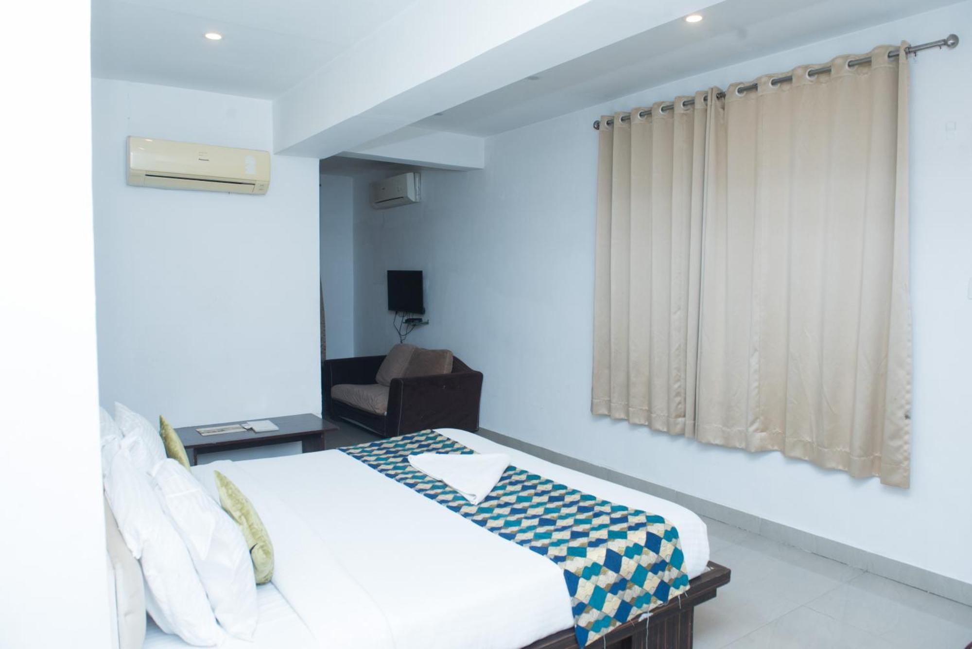 Hotel Balaji Central Ratlām Esterno foto
