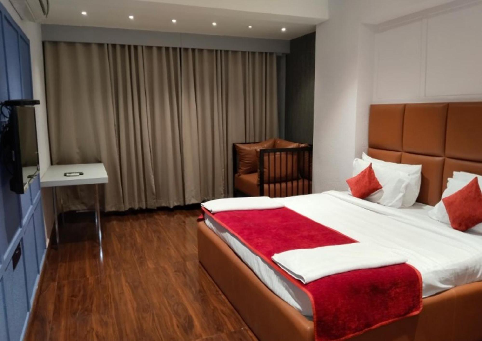 Hotel Balaji Central Ratlām Esterno foto