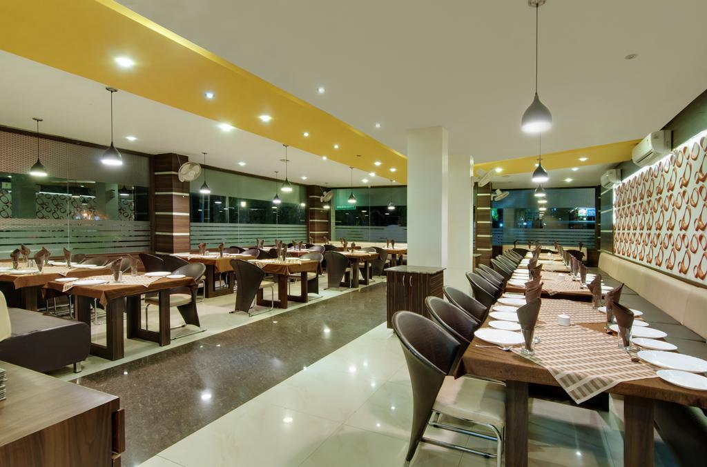 Hotel Balaji Central Ratlām Esterno foto